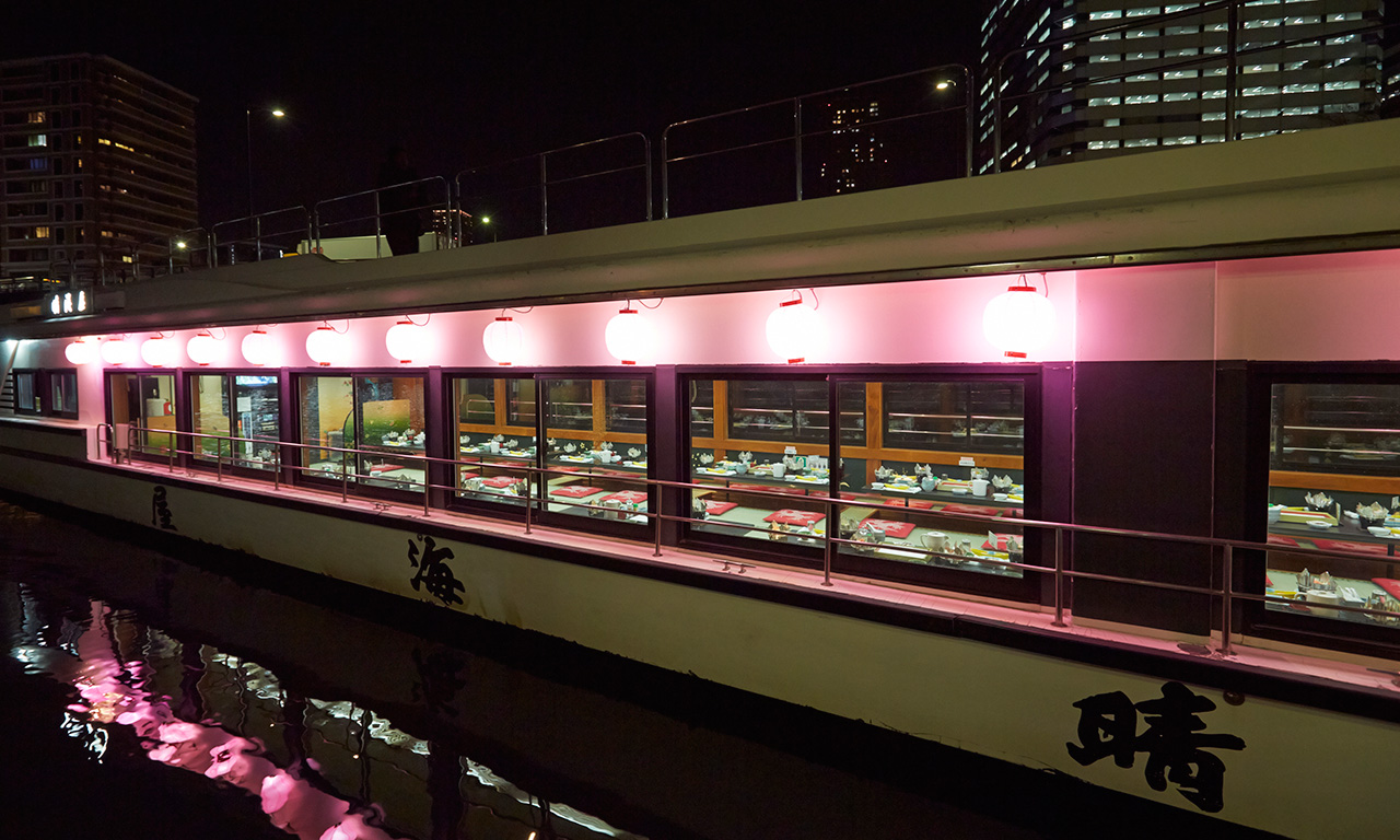 전통적인 야카타부네(전세 유람선) 다이닝 보트, 크루즈 도쿄 바이욘(Cruise Tokyo Bayon)