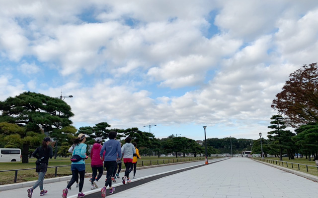 Get physically fit in Tokyo, under the guidance of a professional coach from ASICS