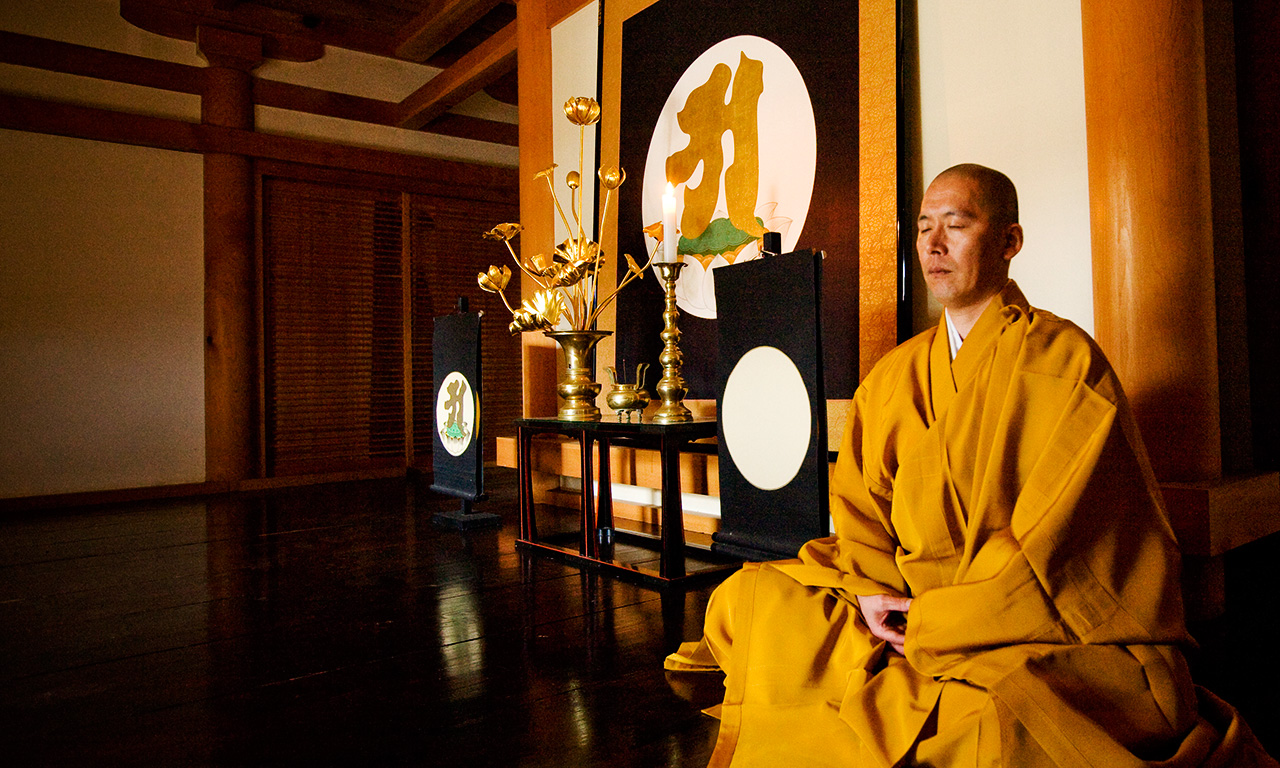 Buddhist meditation experience at Koyasan