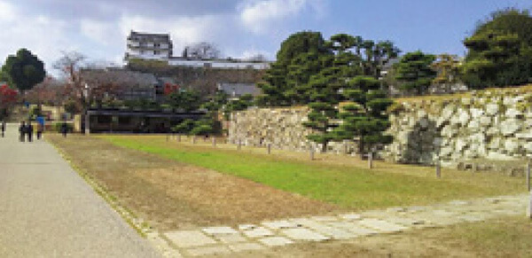 World Heritage and National Treasure Himeji Castle Sannomaru Ohashiramae Square